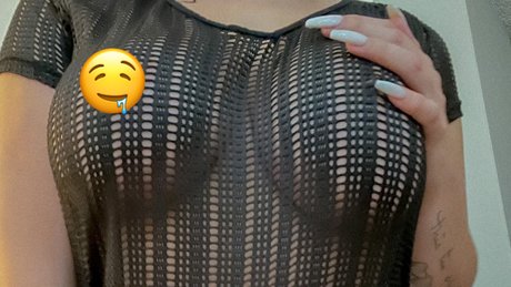 Nacktes geleaktes OnlyFans-Foto von Masked Baddie