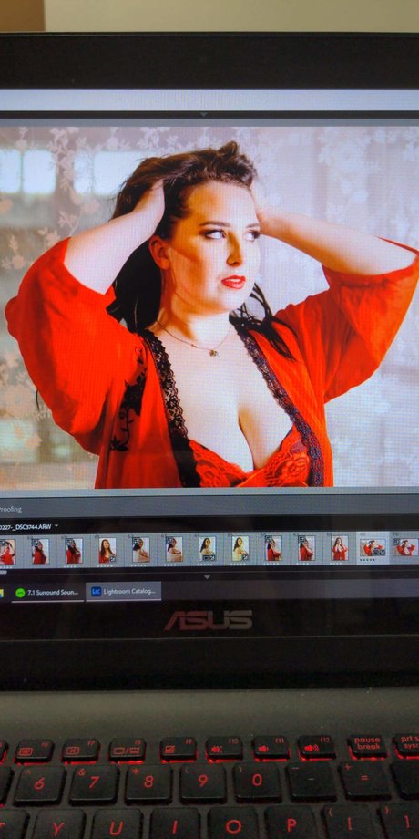 Nacktes geleaktes OnlyFans-Foto von Katie