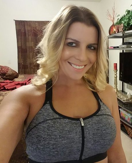 Nacktes geleaktes OnlyFans-Foto von Maven Locke