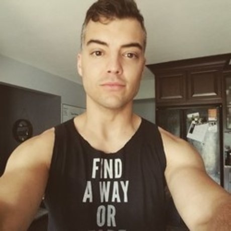 Nacktes geleaktes OnlyFans-Foto von Max Hughes