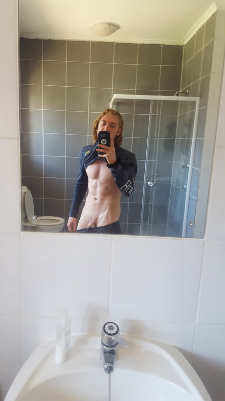 Nacktes geleaktes OnlyFans-Foto von Yup