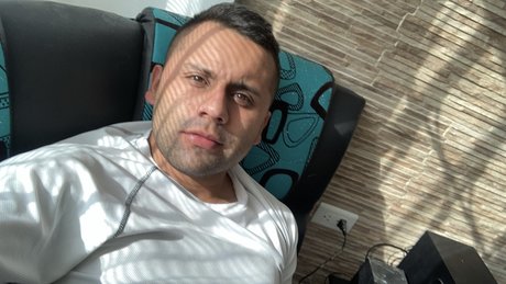 Nacktes geleaktes OnlyFans-Foto von Juan Guzman