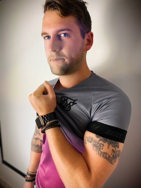 Nacktes geleaktes OnlyFans-Foto von Johnny Mai