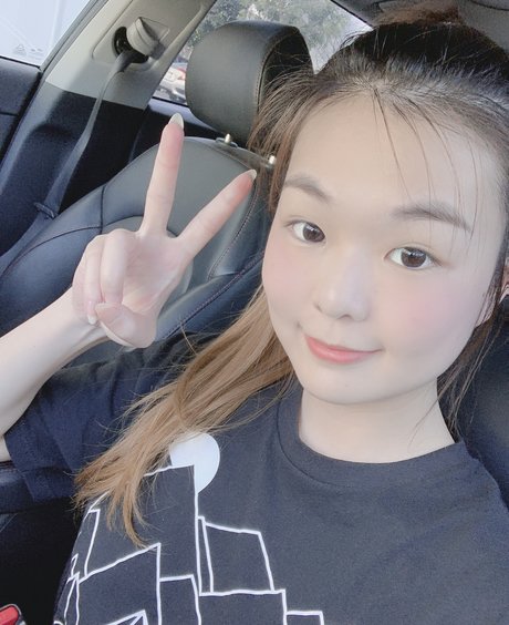 Nacktes geleaktes OnlyFans-Foto von Vi