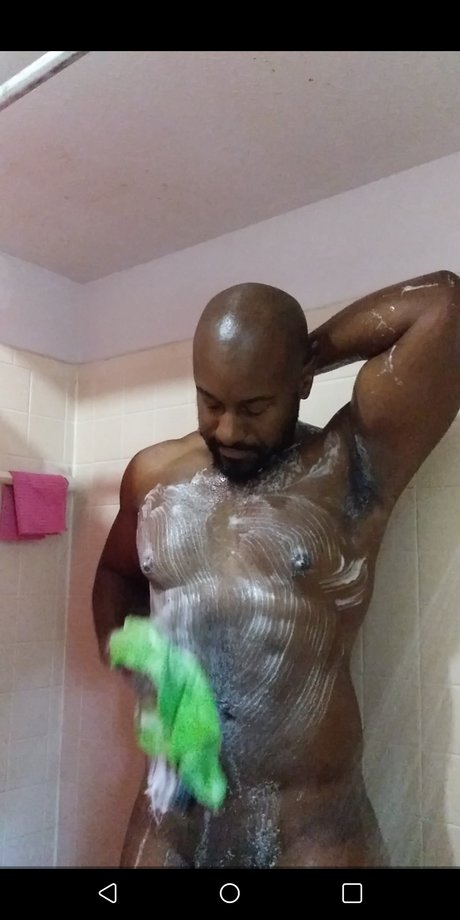 Nacktes geleaktes OnlyFans-Foto von Fka S5gt Edwards