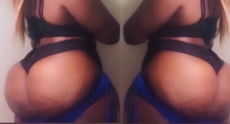 Nacktes geleaktes OnlyFans-Foto von  Mizz Ghetto Booty 54 Inches 