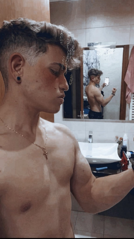 Nacktes geleaktes OnlyFans-Foto von More