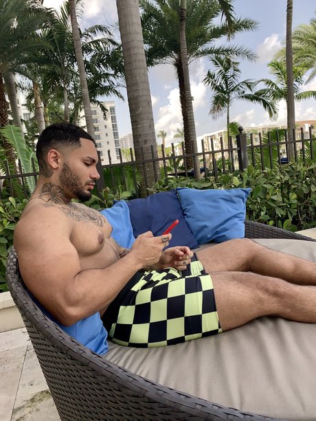 Nacktes geleaktes OnlyFans-Foto von Itslouisrosa