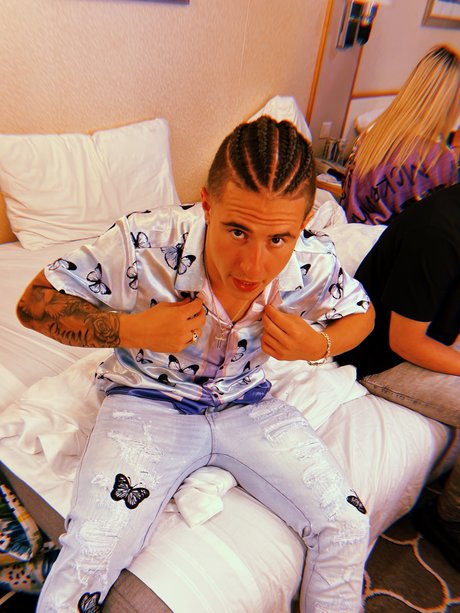 Nacktes geleaktes OnlyFans-Foto von He Is Who