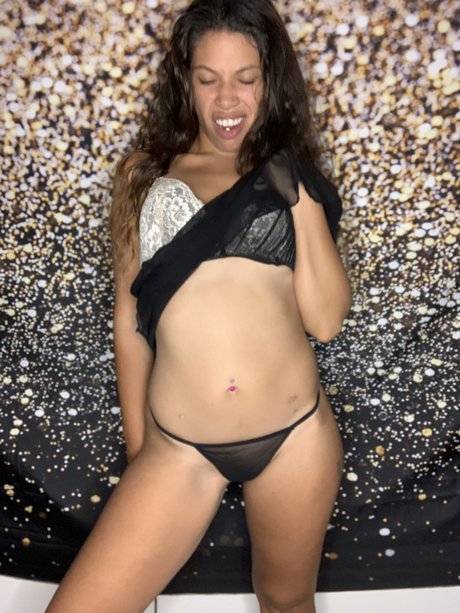 Nacktes geleaktes OnlyFans-Foto von Beauty And The Beast 