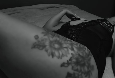 Nacktes geleaktes OnlyFans-Foto von Charlotte Lynn