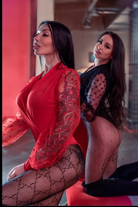 Nacktes geleaktes OnlyFans-Foto von Twinscarolines