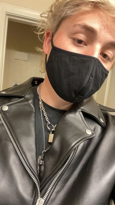 Nacktes geleaktes OnlyFans-Foto von Thembian