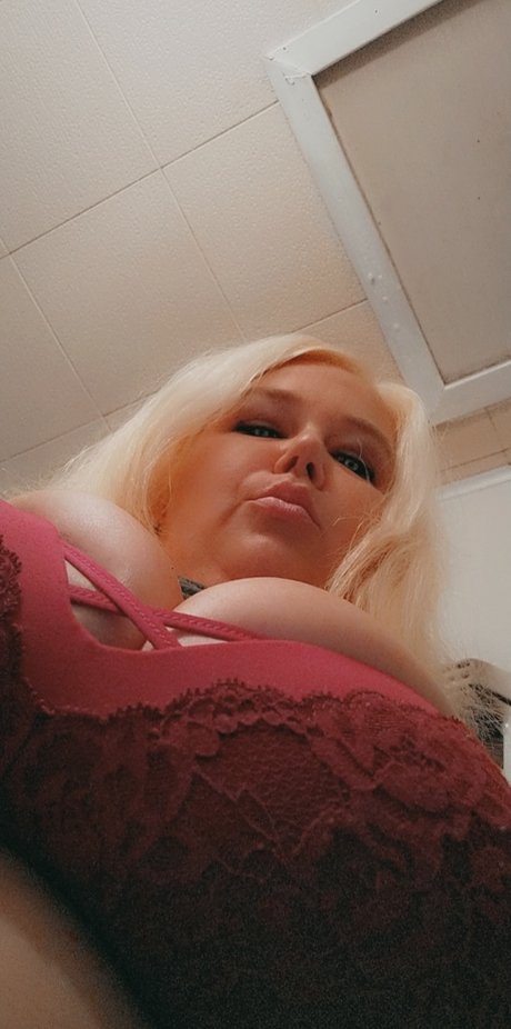 Nacktes geleaktes OnlyFans-Foto von Bambi Xoxo