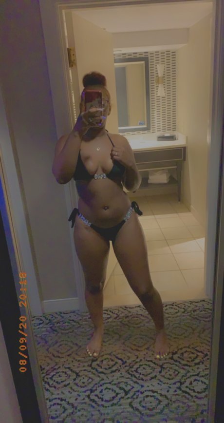 Nacktes geleaktes OnlyFans-Foto von Juice 