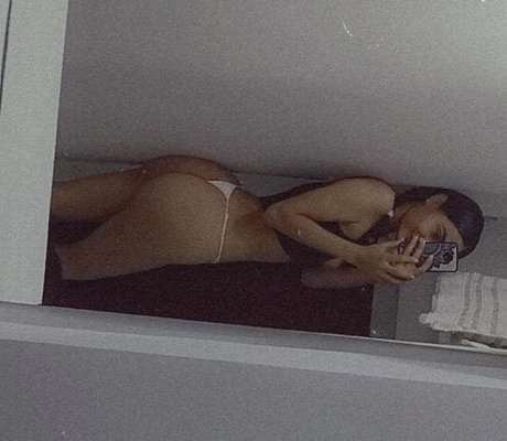 Nacktes geleaktes OnlyFans-Foto von Chicaardiente