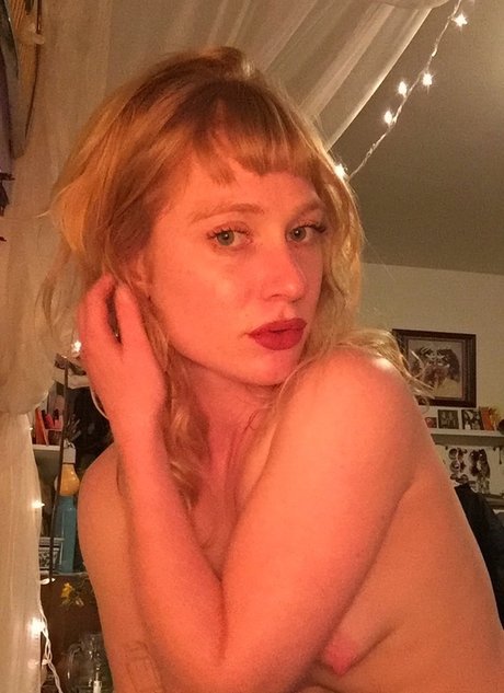 Nacktes geleaktes OnlyFans-Foto von Peach Fuzz