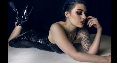 Nacktes geleaktes OnlyFans-Foto von Peach