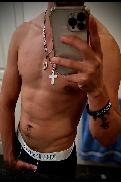 Nacktes geleaktes OnlyFans-Foto von Julin