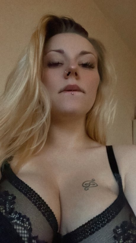Nacktes geleaktes OnlyFans-Foto von Lauravinora