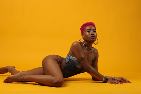Nacktes geleaktes OnlyFans-Foto von Seductress