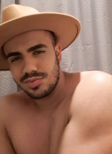 Nacktes geleaktes OnlyFans-Foto von George Angulo