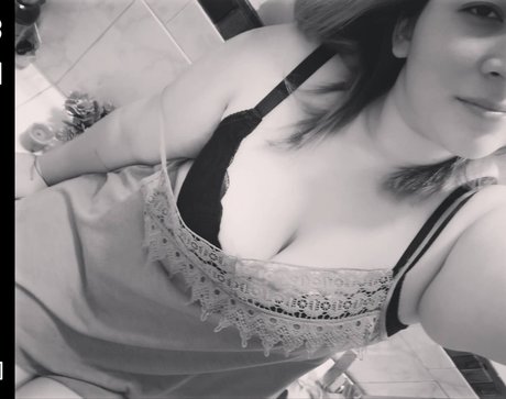 Nacktes geleaktes OnlyFans-Foto von Komii
