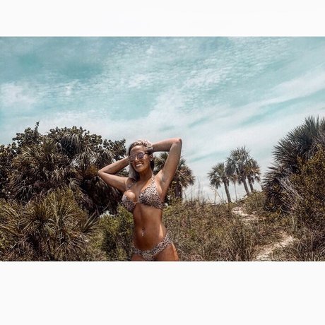 Nacktes geleaktes OnlyFans-Foto von Foodsnboobs