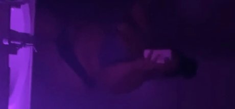 Nacktes geleaktes OnlyFans-Foto von Ariaaaa
