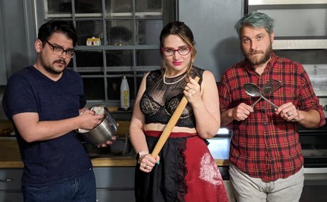 Nacktes geleaktes OnlyFans-Foto von Lets Have A Three Way Baking With Jcm