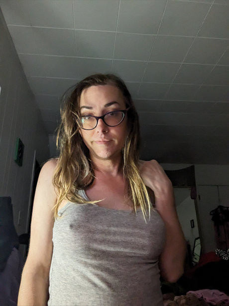 Nacktes geleaktes OnlyFans-Foto von Buffy Violett