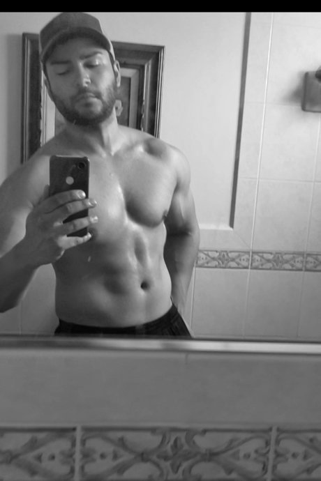 Nacktes geleaktes OnlyFans-Foto von Abel Flores