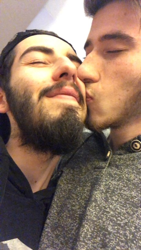 Nacktes geleaktes OnlyFans-Foto von Devv Ampamp Zac