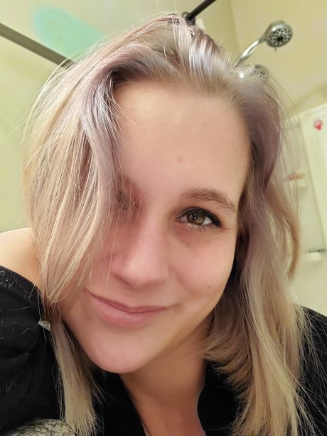 Nacktes geleaktes OnlyFans-Foto von Alice Wonderland
