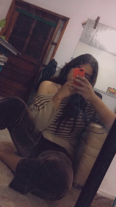 Nacktes geleaktes OnlyFans-Foto von K I K A