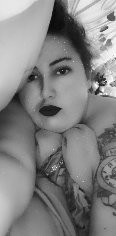 Nacktes geleaktes OnlyFans-Foto von Lily Robb