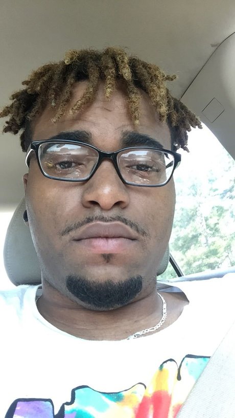 Nacktes geleaktes OnlyFans-Foto von Darius Blue