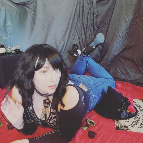 Nacktes geleaktes OnlyFans-Foto von Trixiegrrlsshineys