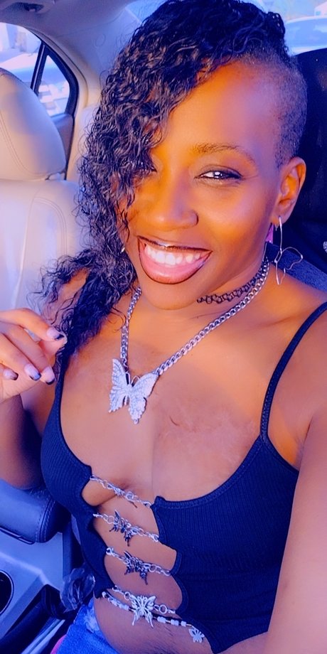 Nacktes geleaktes OnlyFans-Foto von Brea Blue