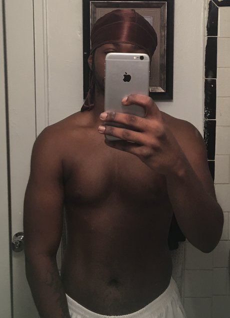 Nacktes geleaktes OnlyFans-Foto von Papi B