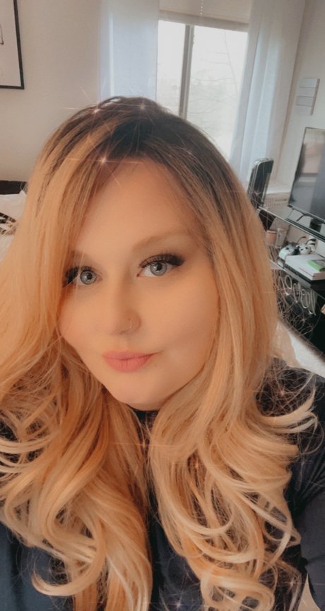 Nacktes geleaktes OnlyFans-Foto von Tatted Baby Cakes