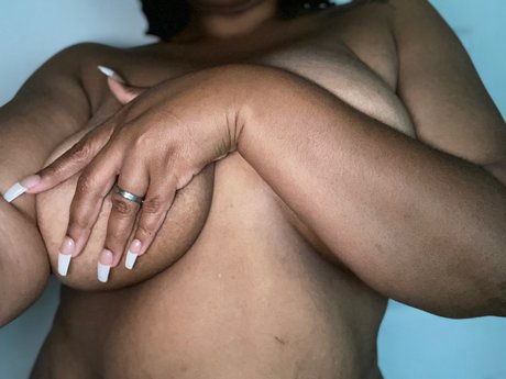 Nacktes geleaktes OnlyFans-Foto von Thunduhcat