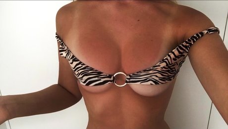 Nacktes geleaktes OnlyFans-Foto von Janna Mller