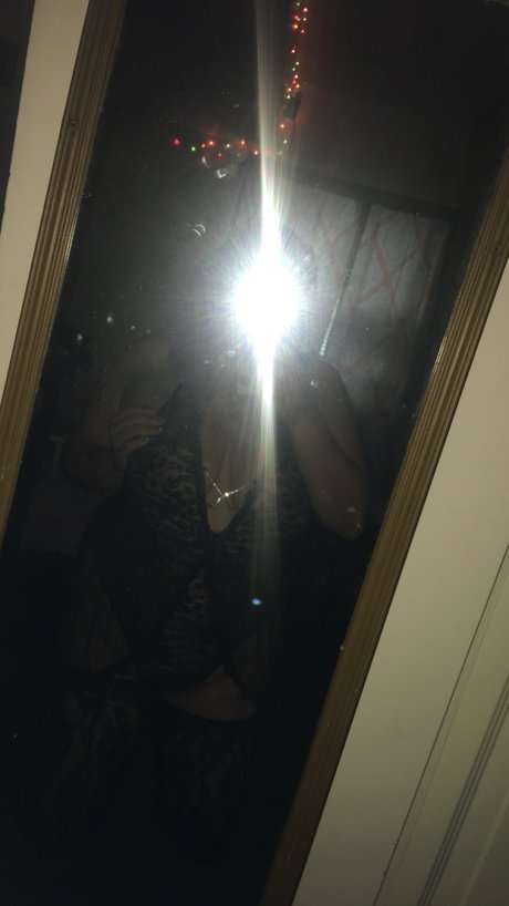 Nacktes geleaktes OnlyFans-Foto von Thick Mama