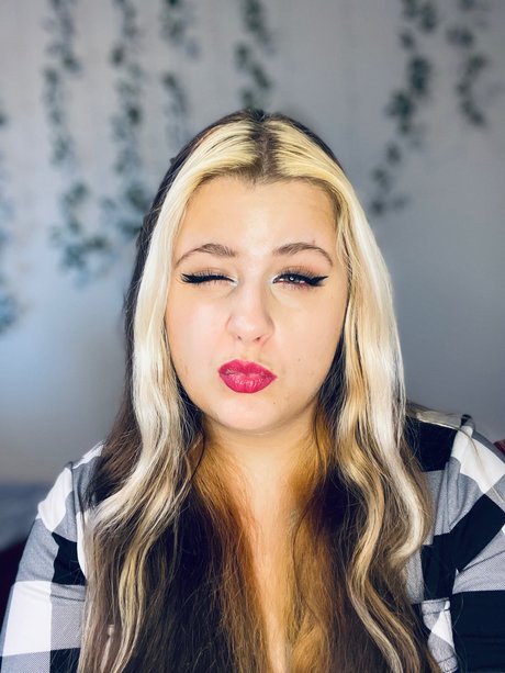 Nacktes geleaktes OnlyFans-Foto von Luna 30