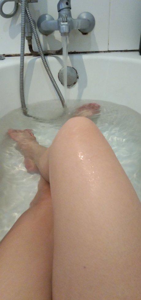 Nacktes geleaktes OnlyFans-Foto von Bee Bee