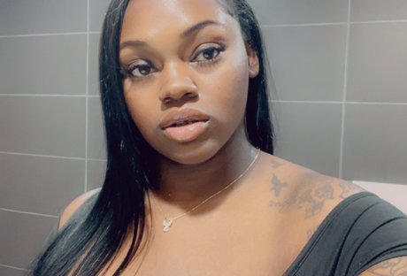 Nacktes geleaktes OnlyFans-Foto von Coco