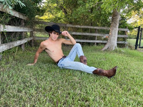Nacktes geleaktes OnlyFans-Foto von Shredded Cowboy