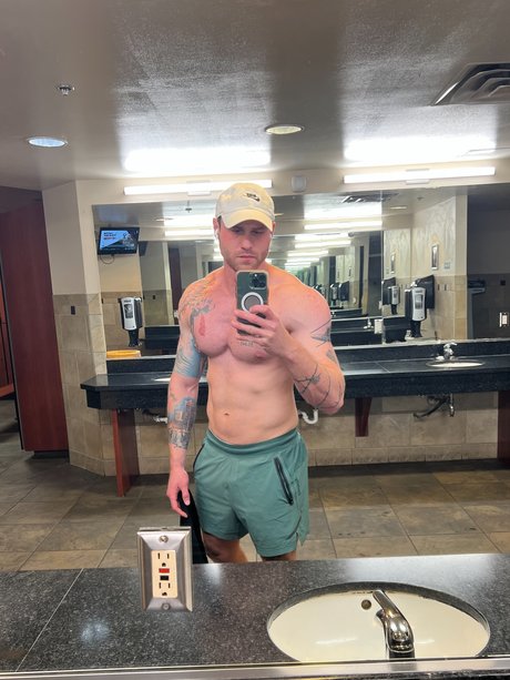 Nacktes geleaktes OnlyFans-Foto von Tyler