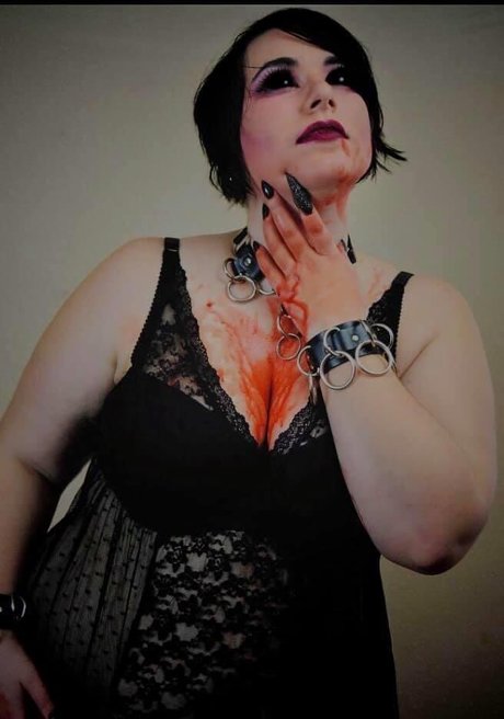 Nacktes geleaktes OnlyFans-Foto von Dommy Beast
